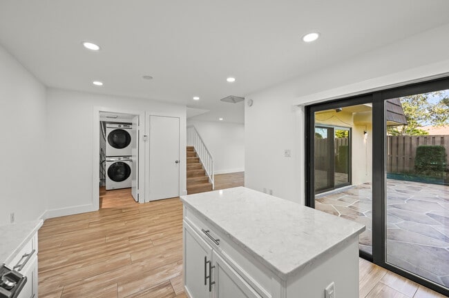 Building Photo - 419 4th Ct