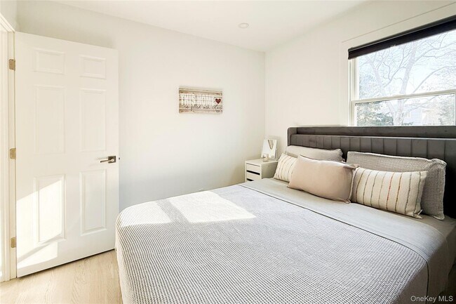 Building Photo - 121 Ponquogue Ave