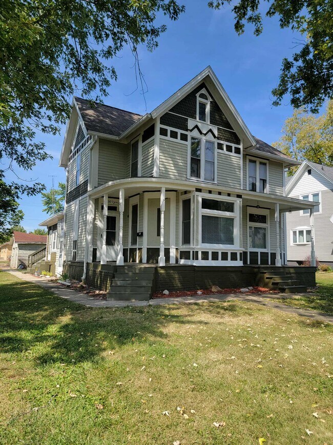 Building Photo - 700 N Main St