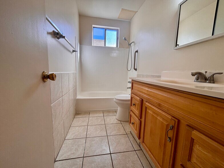 Building Photo - 524 N 21st St