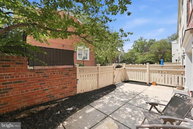 Building Photo - 1329 N Van Dorn St
