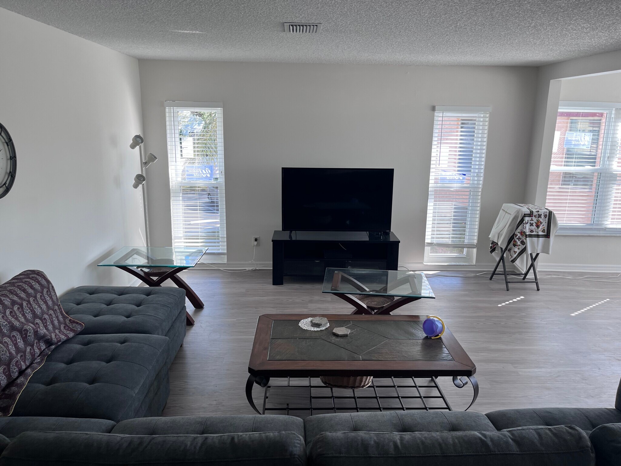 Building Photo - 213 Buttonwood Cir