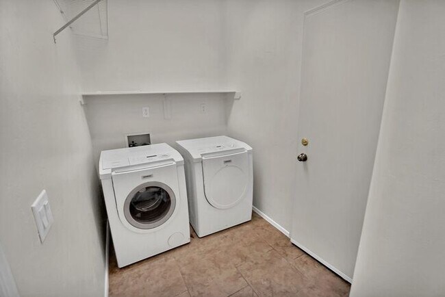 Building Photo - Spacious Sanctuary in Sahuarita: Modern Living Meets Outdoor Comfort