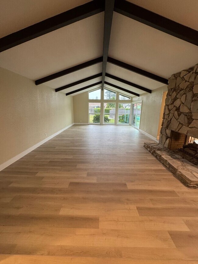 Building Photo - VAILABLE NOW! G O R G E O U S Single Story 3 Bed 2 Bath with Pool