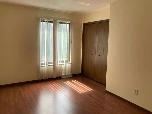Building Photo - Condo for Rent Richmond Heights