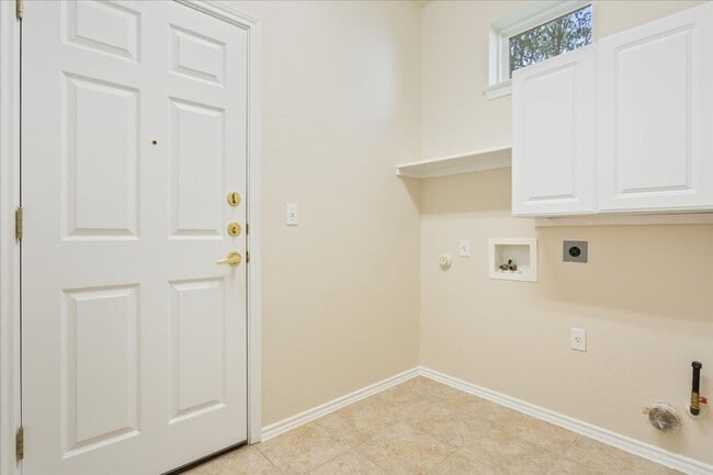 Building Photo - 141 Dickens Cir