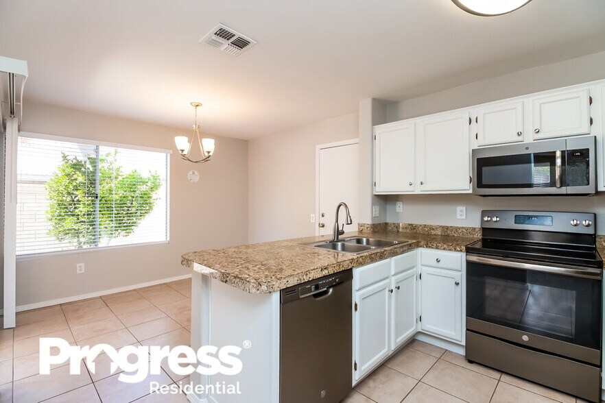 Building Photo - 1130 N Leoma Ln