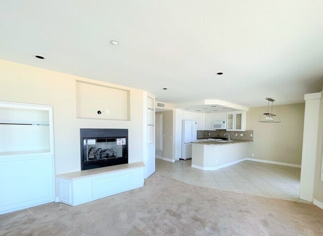 Building Photo - BEACH FRONT CONDO - Panoramic Ocean Views!