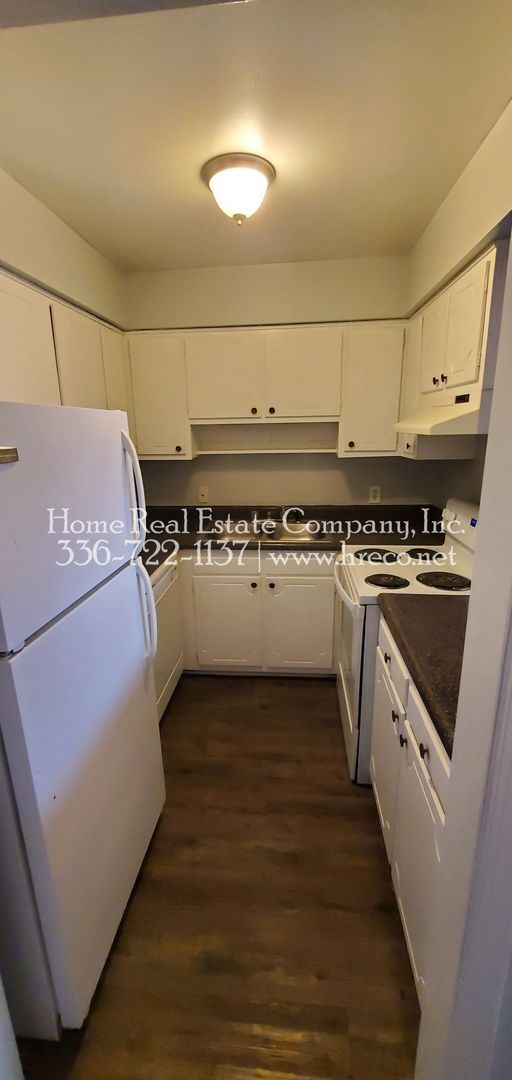 Building Photo - 1441 Brookwood Dr