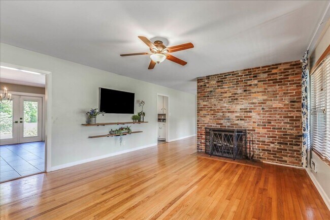 Building Photo - 1312 Dillard St