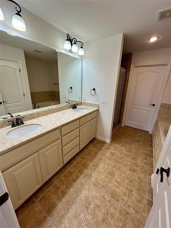 Building Photo - 600 N Tennyson Ln