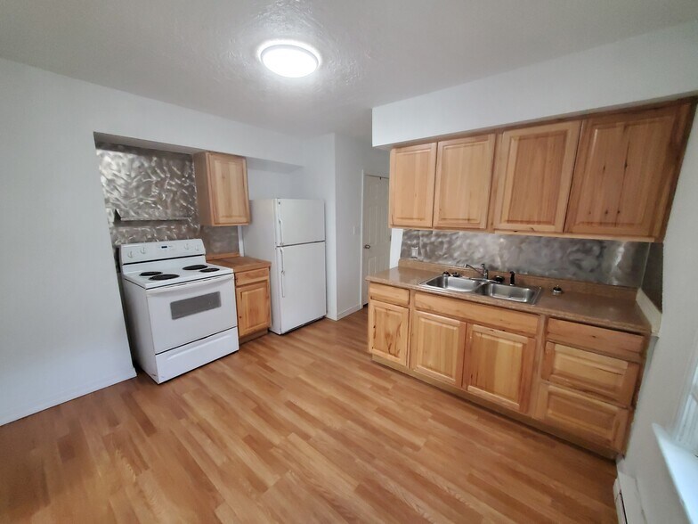 Building Photo - 1499 Mound Ave