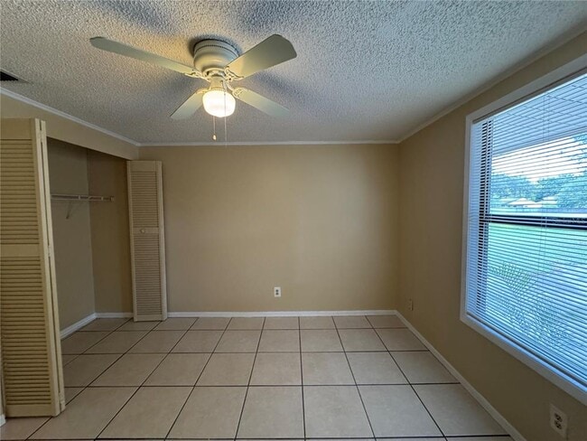 Building Photo - 359 Chaucer Ct