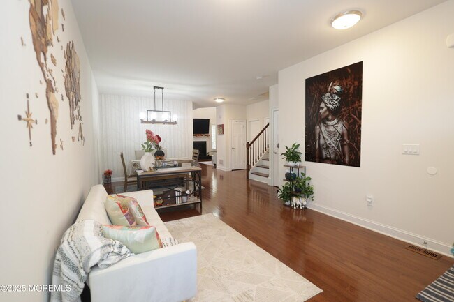 Building Photo - 21 McCormick Ave N