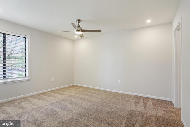 Building Photo - 9647 White Acre Rd