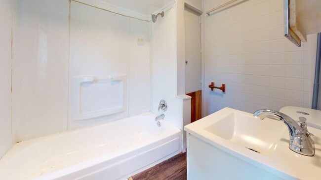 Building Photo - Updated 3 bedroom/1.5 bathroom, Single Fam...