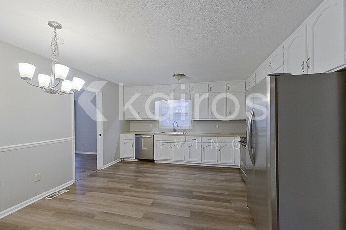 Building Photo - 2319 Applewood Dr