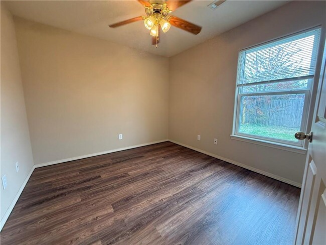 Building Photo - 4106 SW Shadowrock Pl