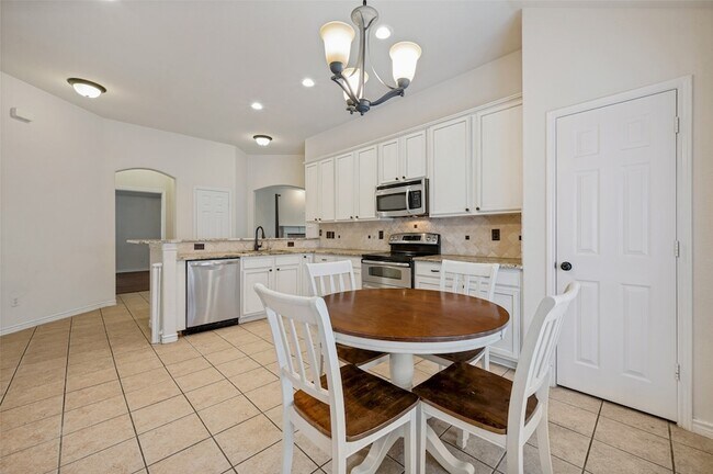 Building Photo - 1615 Bur Oak Dr