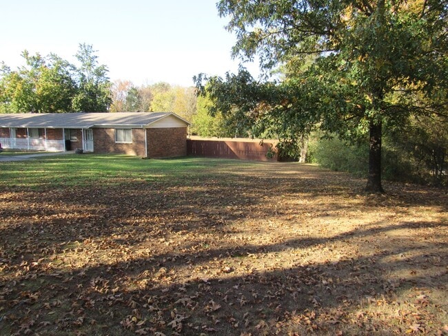 Building Photo - Contact Peggy 501 676 1758