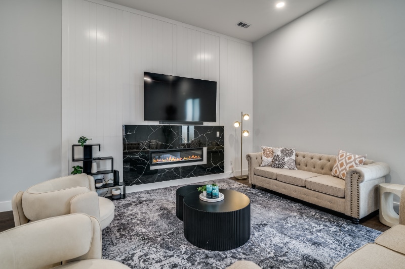 Building Photo - 1010 W Avenue F