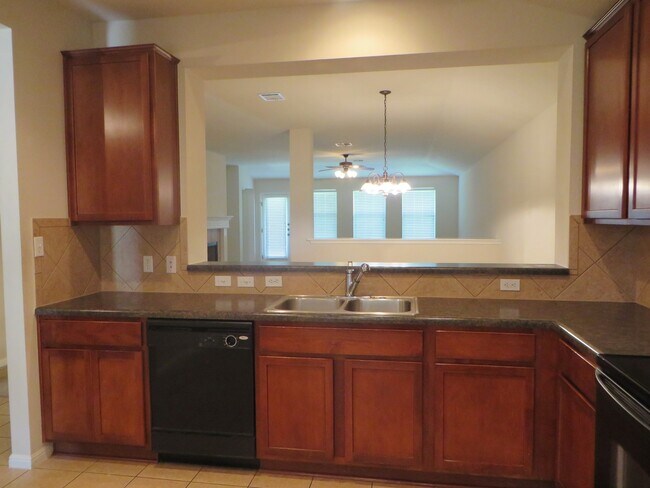 Building Photo - 3 Bedroom 2 Bathroom Villages of Berry Cre...
