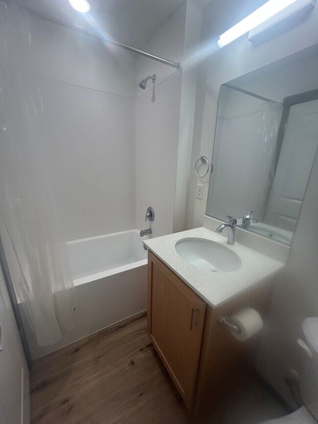 Building Photo - Windergreen Townhome