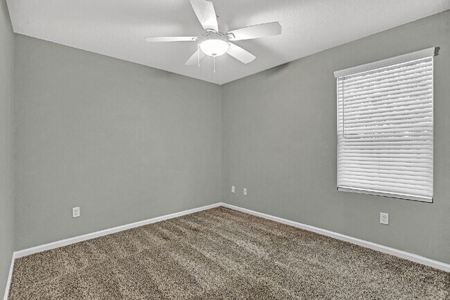 Building Photo - Like new 4 bedroom 2 bath home for rent.