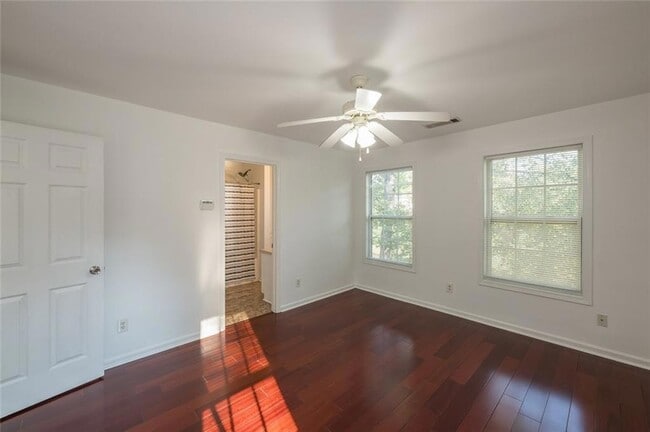 Building Photo - 1331 Memorial Dr SE