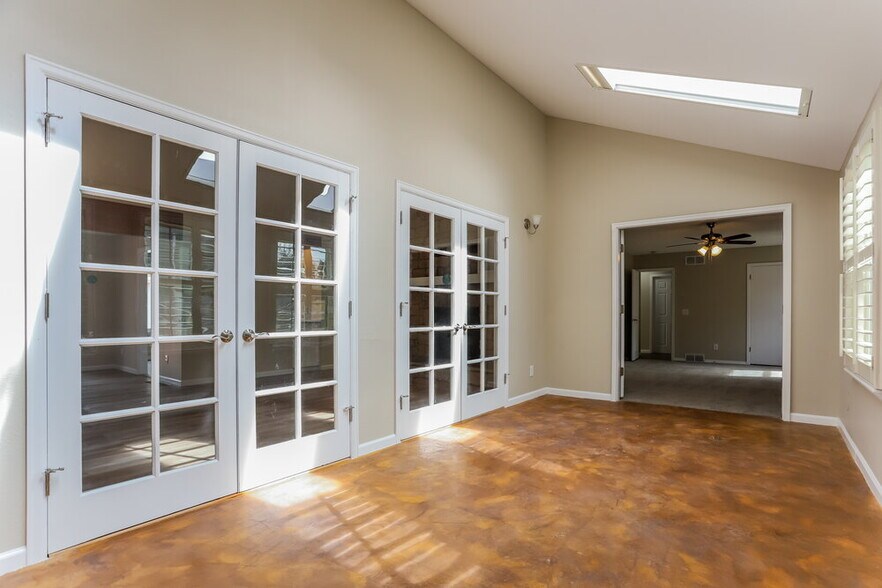 Building Photo - 5931 Thunderhill Rd