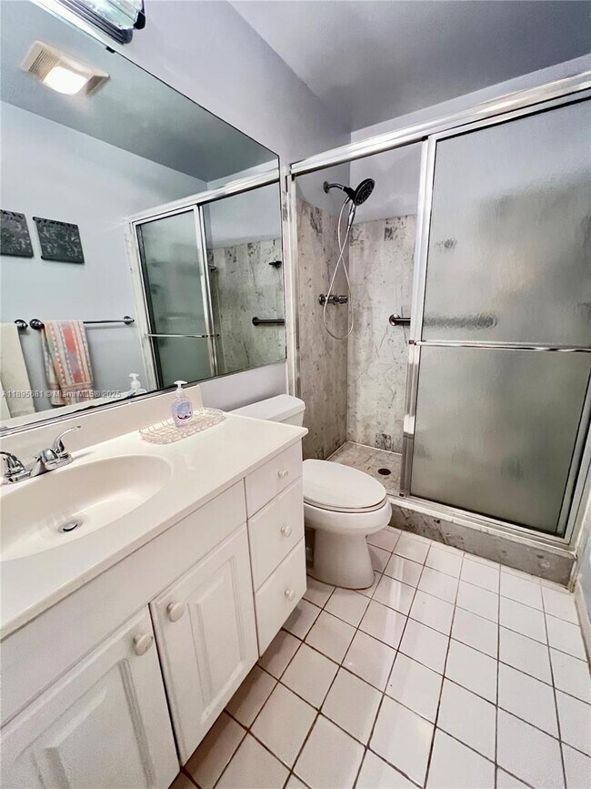 Building Photo - 6385 Bay Club Dr