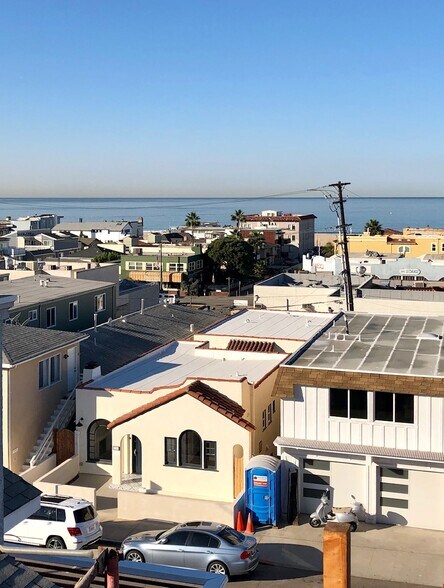 Building Photo - 915 Manhattan Ave