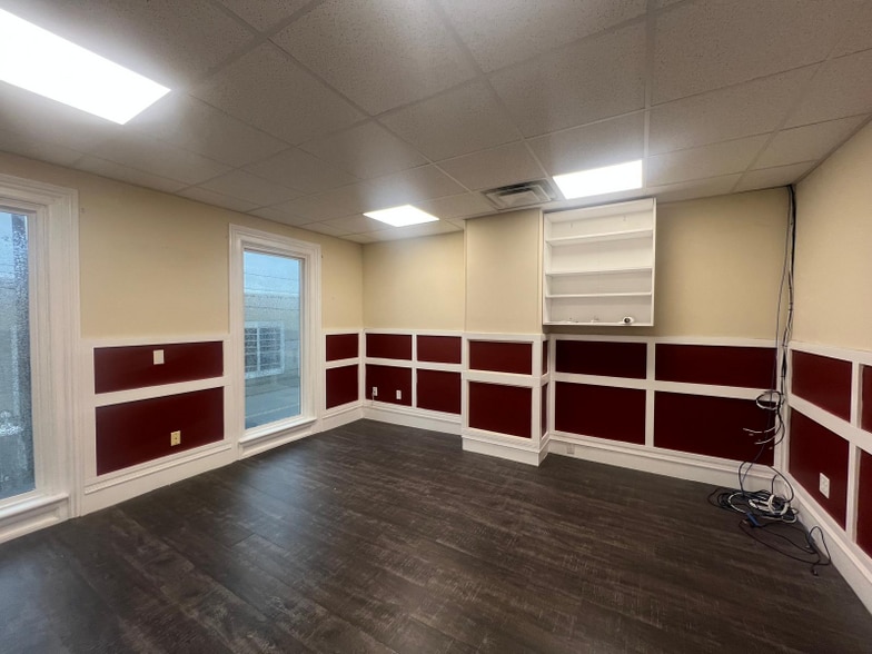 Building Photo - 212 East Ave