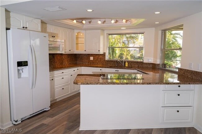 Building Photo - 5654 Eichen Cir