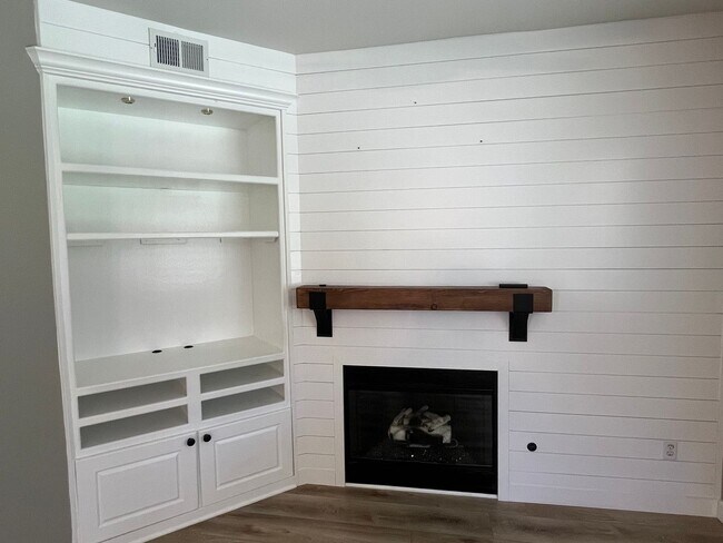 Building Photo - 30133 Destiny Dr