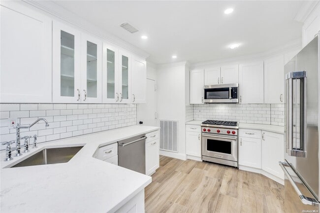 Building Photo - 141 Lakebridge Dr N