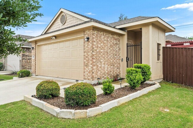 Building Photo - 5917 Principale Dr