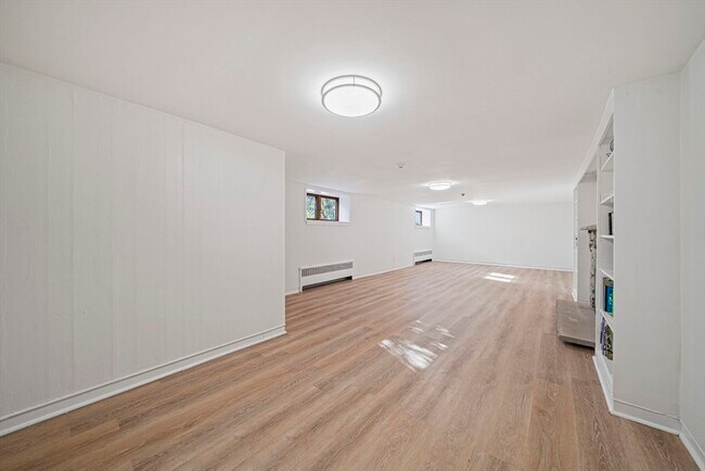 Building Photo - 66 Roosevelt Rd