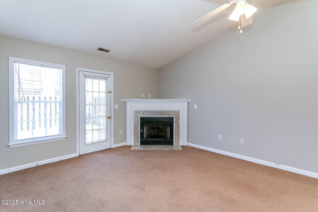 Building Photo - 105 Verona Dr