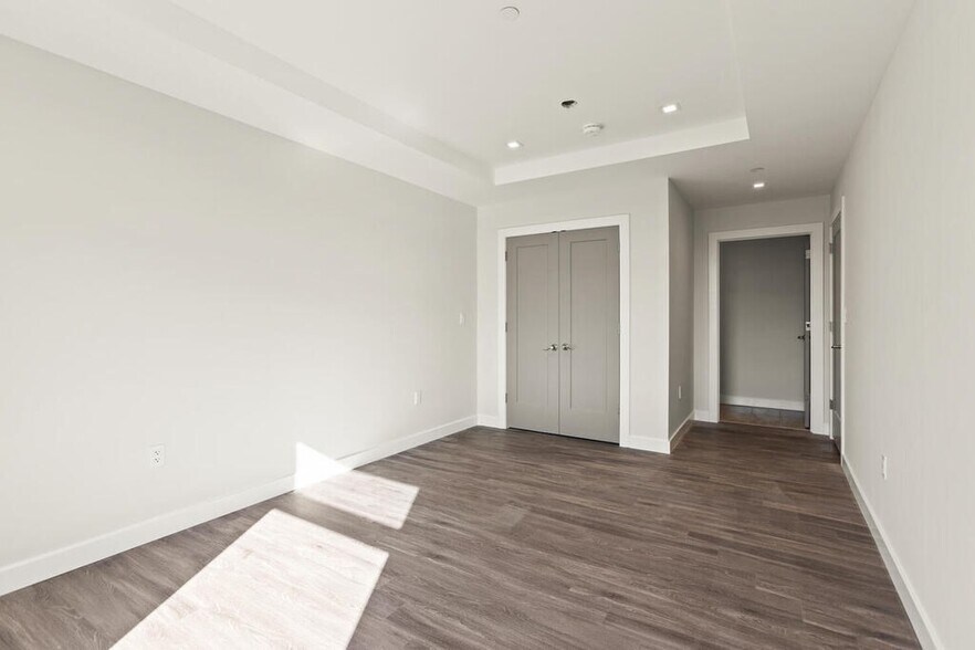 Building Photo - 26 Collins Ave