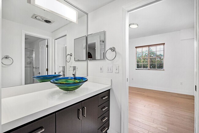 Building Photo - 1135 Asturia Ave
