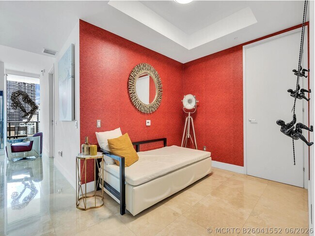 Building Photo - 1300 Brickell Bay Dr