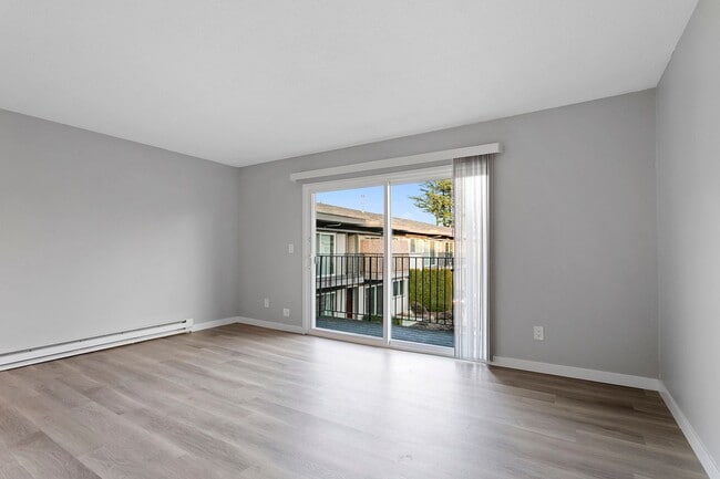 Interior Photo - Gateway Crossing