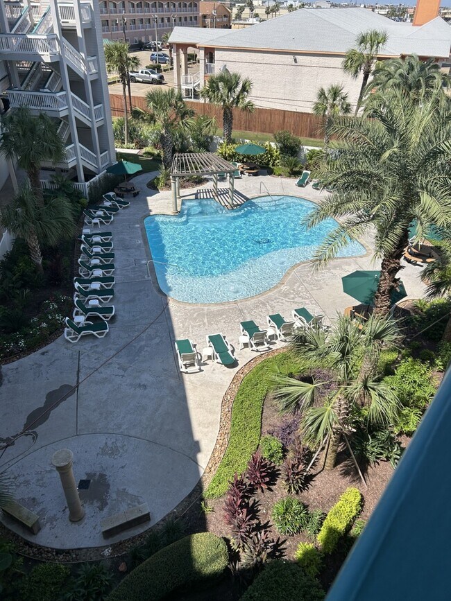 Building Photo - 6102 Seawall Blvd