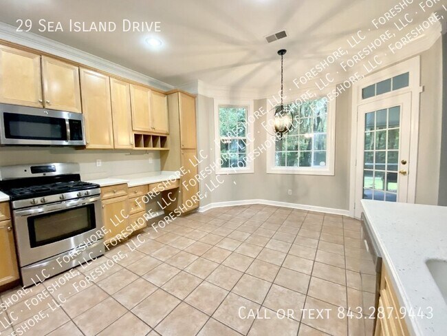 Building Photo - 4-Bedroom Home with Loft and Office for Re...