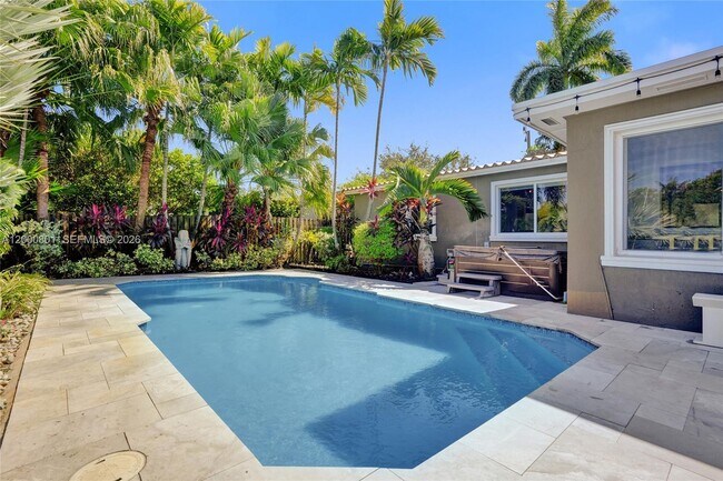 Building Photo - 417 NE 29th St