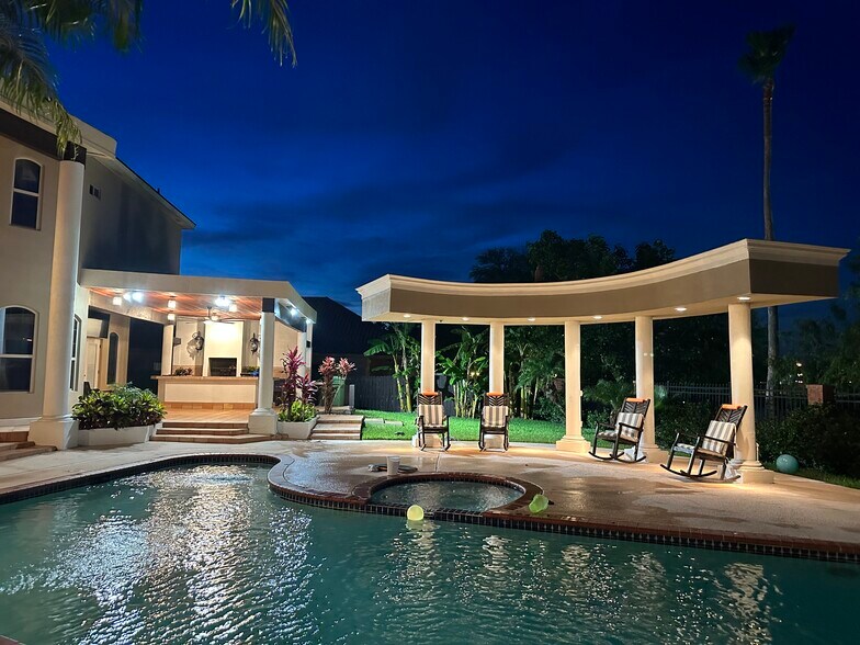 Building Photo - 2602 Deer Trl