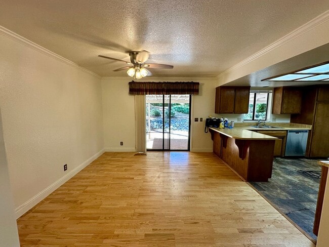 Building Photo - 3 Bedroom 2 Bathroom House in Desirable Al...