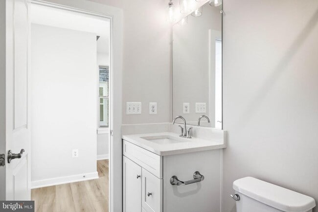 Building Photo - 1011 Venifena Terrace SE