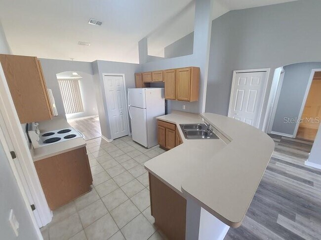 Building Photo - 6425 Grapewood Rd